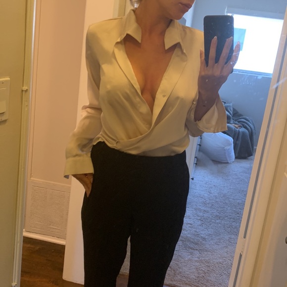 Super cute button down Sofia Richie vibes - Picture 2 of 6